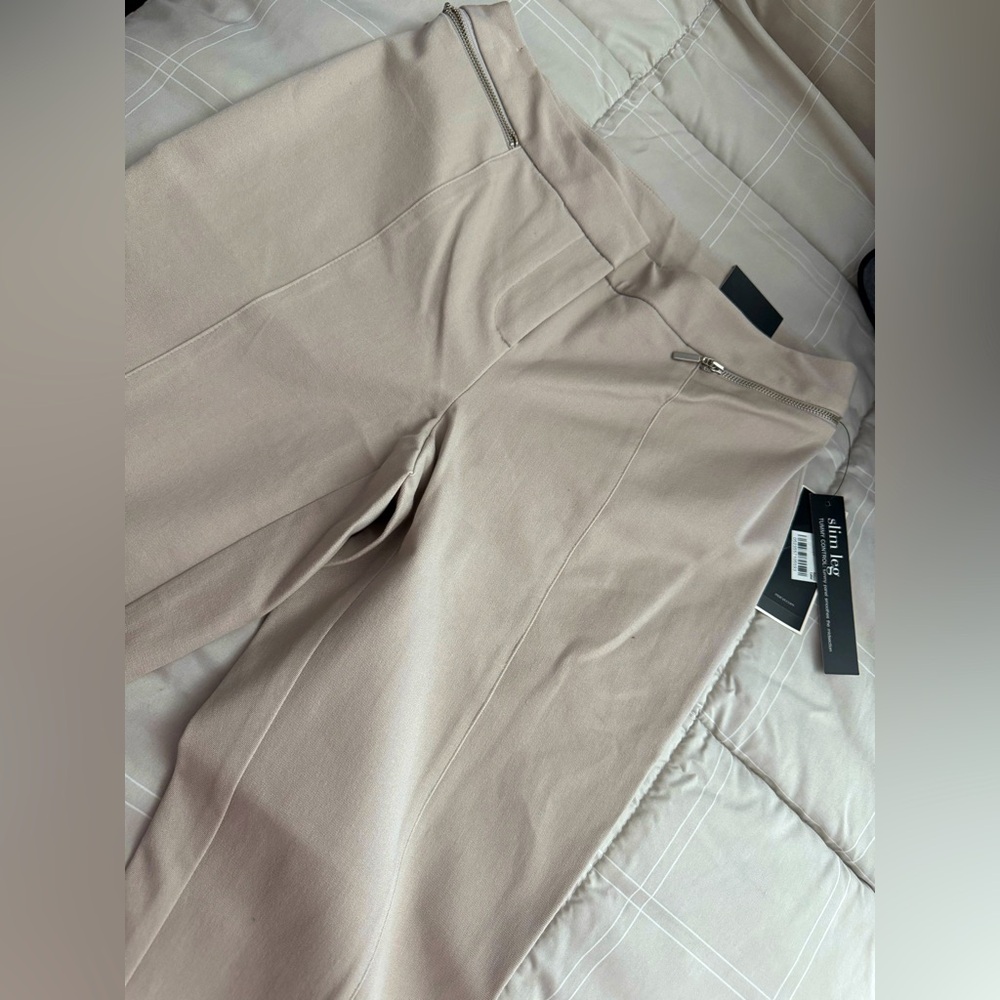 NWT ALFANI Slim Leg Pants in size 4P, beige